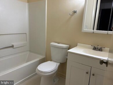 18501 Sweet Autumn Dr unit 101, Gaithersburg, MD 20879 - photo 5