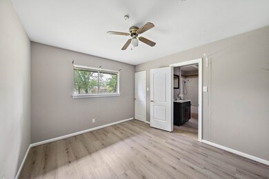 8807 Creeping Vine Ln, Houston, TX 77088 - photo 6