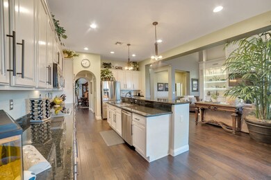Gourmet kitchen