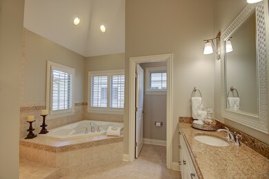 412 S Wright St, Naperville, IL 60540 - photo 6