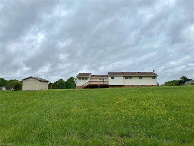 Nice back yard with plenty of room!