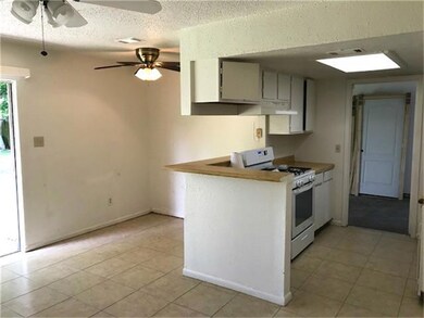 911 Pilot Point Dr, Houston, TX 77038 - photo 4