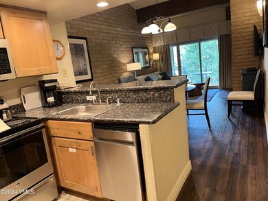 3412 Kitchen and living