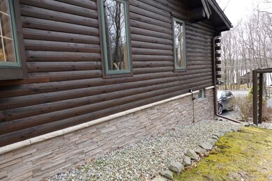 5 Beautiful Stone Covered Foundation (La