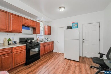 16 Alexander St, Newark, NJ 07106 - photo 5