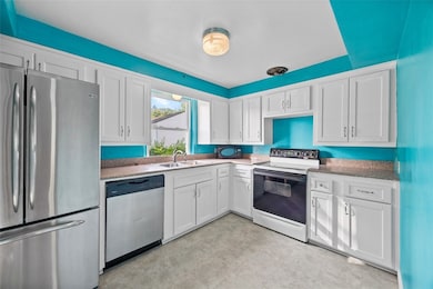 1900 Beechford Ave, Coraopolis, PA 15108 - photo 4