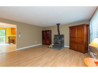 81 Oakridge Dr unit 81, Londonderry, NH 03053 - photo 5