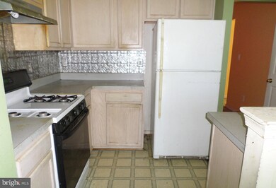 7114 Silverton Ct, District Heights, MD 20747 - photo 4