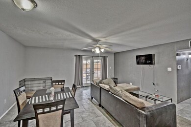 4702 E Taylor Great Room
