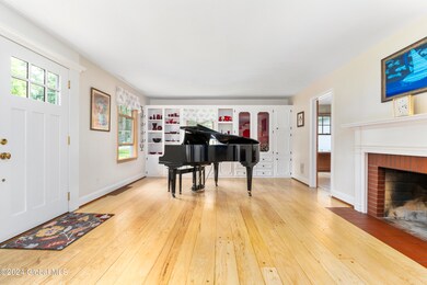 913 Morgan Ave, Schenectady, NY 12309 - photo 7