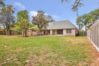 6008 Lakeside Dr, Liberty, TX 77575 - photo 3