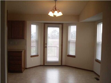 BRIGHT DINING ROOM