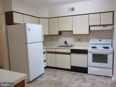 108 Castletown Rd unit 201, Lutherville Timonium, MD 21093 - photo 2