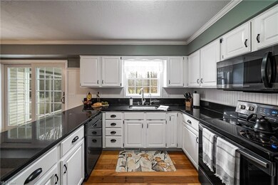 610 Thornhill Ln, Aurora, OH 44202 - photo 6