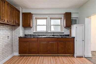 1521 Brigman Ave, Jeffersonville, IN 47130 - photo 5