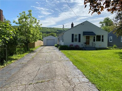TONS OF DRIVEWAY SPACE !!