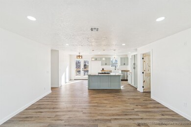 948 N 4386, Pryor, OK 74361 - photo 6