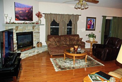 2290 Stonebridge Ln, Easton, PA 18040 - photo 3