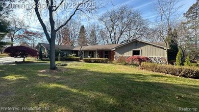 6800 Crestway Dr, Bloomfield Hills, MI 48301 - photo 2