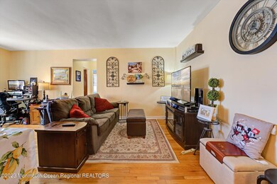 09-Living Room