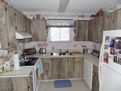 Kitchen w newer appliances