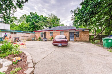 4501 Falls St, Houston, TX 77026 - photo 2