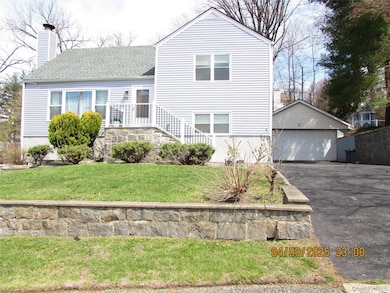 156 Candlewood Dr, Yonkers, NY 10710 - photo 2