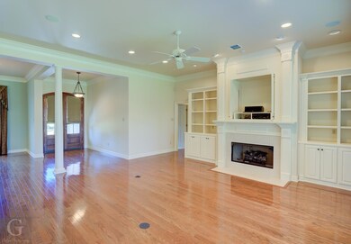 Open concept floor plan that includes living, dini