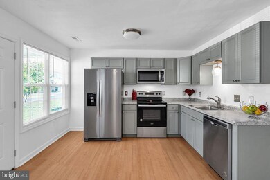 227 Stonewall St, Strasburg, VA 22657 - photo 3