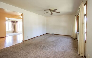 1901 Primrose Dr, Cedar Falls, IA 50613 - photo 3