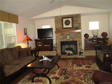 31 Gray Wolf Ln, Hendersonville, NC 28792 - photo 3