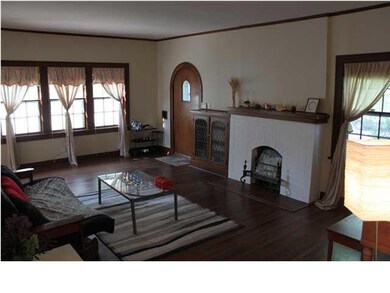 Lovely, Spacious Living Room with Lots of windows!