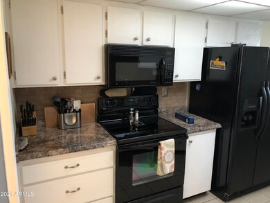 17245 N 106th Ave, Sun City, AZ 85373 - photo 5