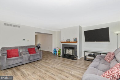 6902 Turnberry Ct, Frederick, MD 21703 - photo 5