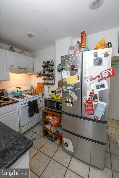 2043 Fernon St, Philadelphia, PA 19145 - photo 4