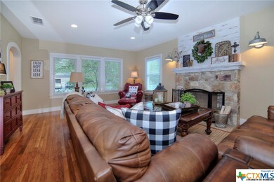 970 E Humphreys St, Seguin, TX 78155 - photo 5