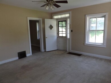 2121 E Pleasant St, Davenport, IA 52803 - photo 4