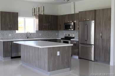 Kitchen with upgraded cabinets, quartz tops, stain
