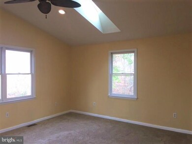 612 Harrison Cir, Locust Grove, VA 22508 - photo 5