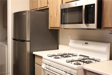 KITCHEN WITH APPLIANCES
