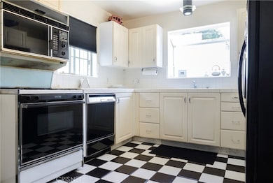 4657 Ensenada Dr, Woodland Hills, CA 91364 - photo 6