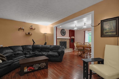 4-web-or-mls-883-mcnaughten-rd
