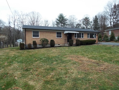 128 Locust St, Daniels, WV 25832 - photo 2