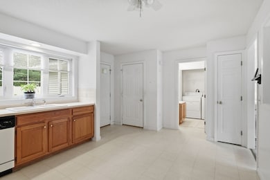 585 Sheridan St unit 44, Chicopee, MA 01020 - photo 5