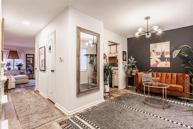 1128 Canterbury Square N, Indianapolis, IN 46260 - photo 5