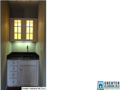 Wet bar is in the dining area - makes entertaining