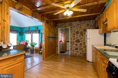 802 Martin Rd, Essex, MD 21221 - photo 4