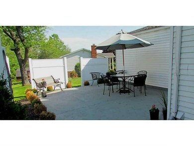 Patio/Deck. Comfortable shaded deck great for BBQ 