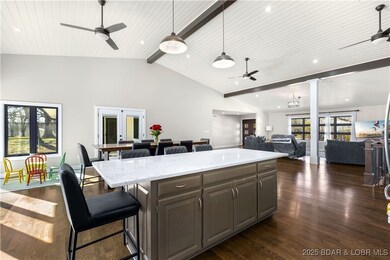 Beautiful kitchen cabinets & countertops