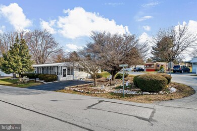 803 Lake Cir, Mount Wolf, PA 17347 - photo 2